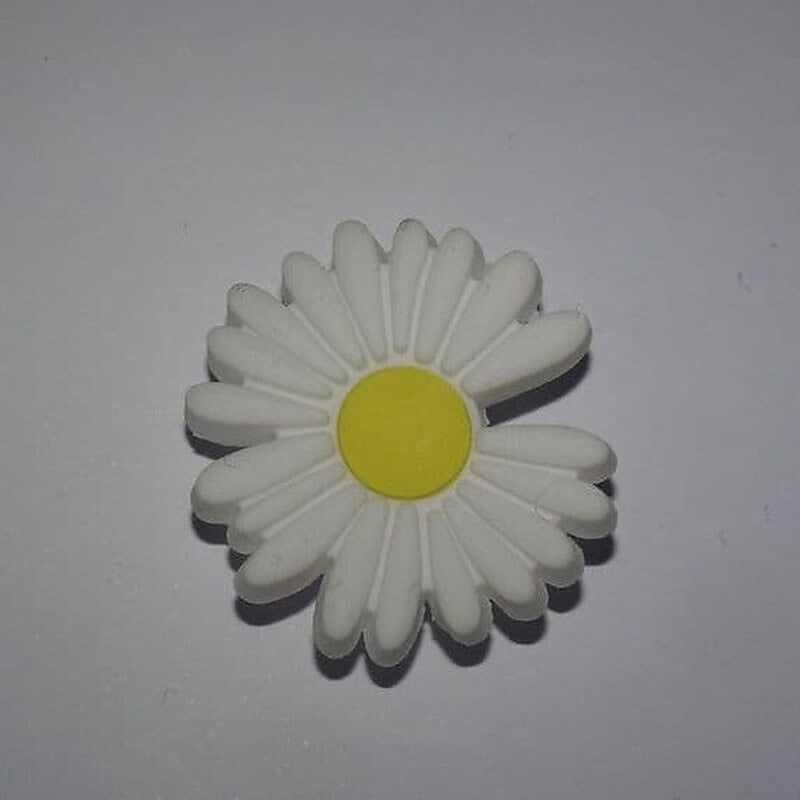 Shoe charm -white daisey 13-101